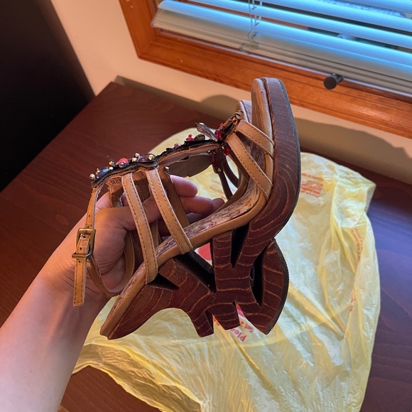 Statuesque Unique Wedges with Sculptural Heel US6 - Picture 9 of 9